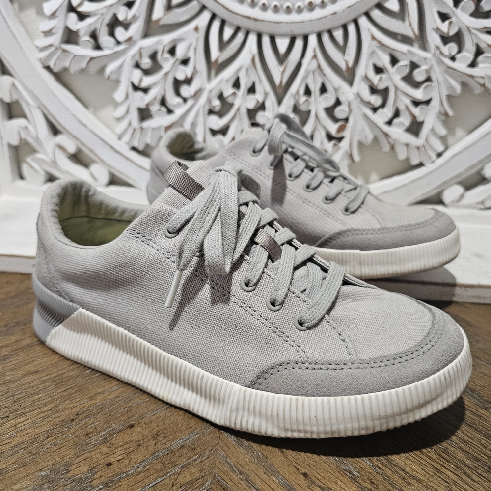 Sorel Light Gray and Whte Sneakers Womens 7